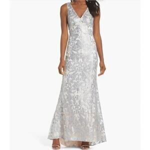 Eilza J Silver Sequin Embroidered Gown V-Neck Formal Wedding Prom Womens Size 2